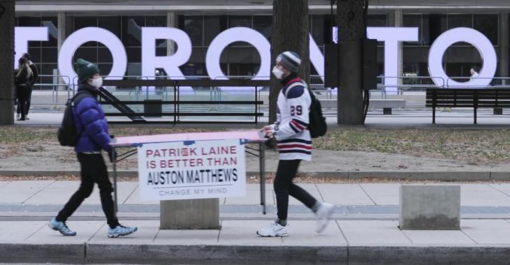 Jets fan triggers fans in Toronto by arguing Laine is better than Matthews.